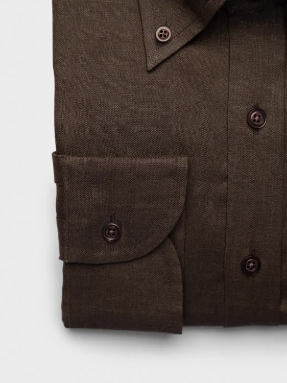 koszula-lniana-button-down-czekoladowa-2.webp
