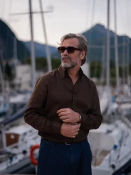 Koszula lniana button down – czekoladowa